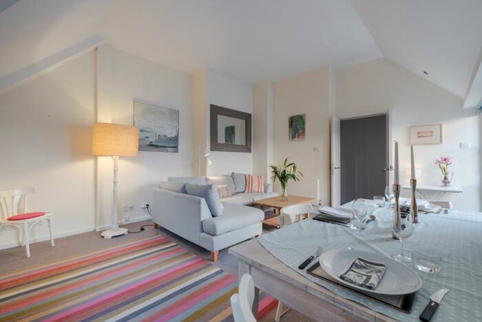 1 Bedroom Flat To Rent In Ludgate Square London, EC4M