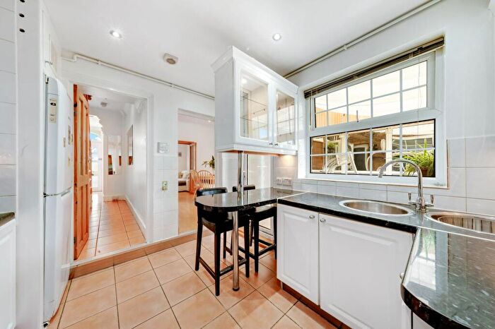 4 Bedroom Semi-Detached House For Sale In Limes Road, Croydon, CR0