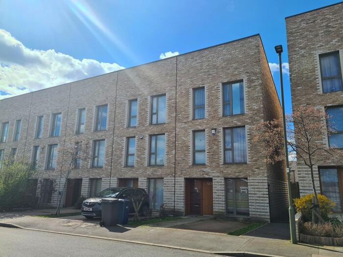 4 Bedroom Town House To Rent In Kings Drive, Edgware Green, Edgware, Middlesex, HA8