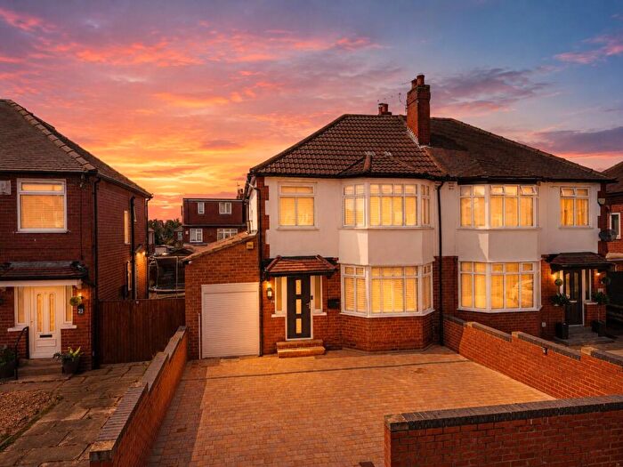 4 Bedroom Semi Detached House For Sale In Hawkhill Gardens, Leeds, LS15