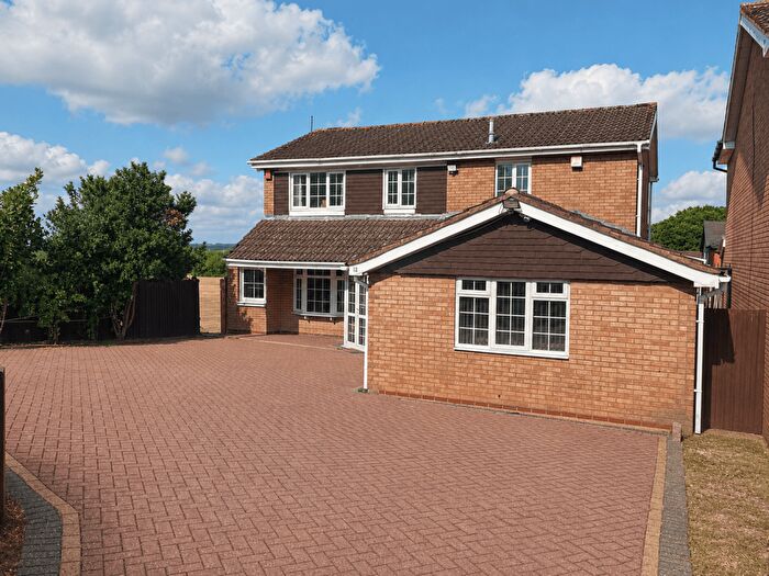 4 Bedroom Detached House For Sale In West Bromwich, B70