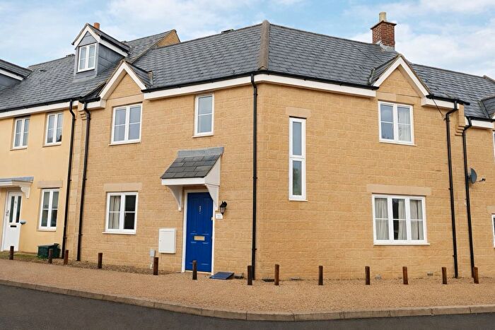 4 Bedroom Terraced House For Sale In Saffron Crescent, Carterton, OX18