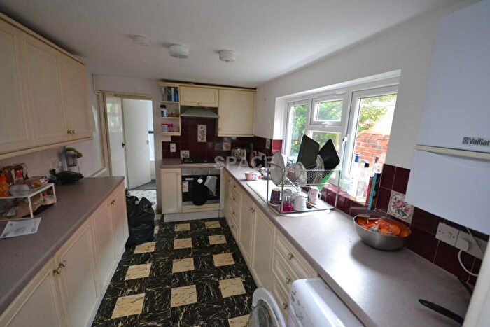 4 Bedroom Terraced House To Rent In Donnington Road, Reading, RG1