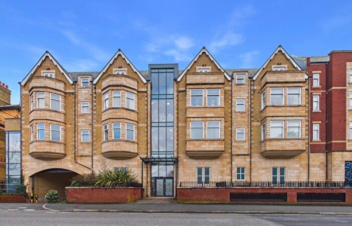 2 Bedroom Flat For Sale In St Georges Road, Lytham St Annes, FY8