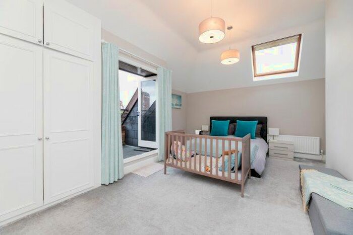 2 Bedroom Flat To Rent In Trinity Road, London, SW19
