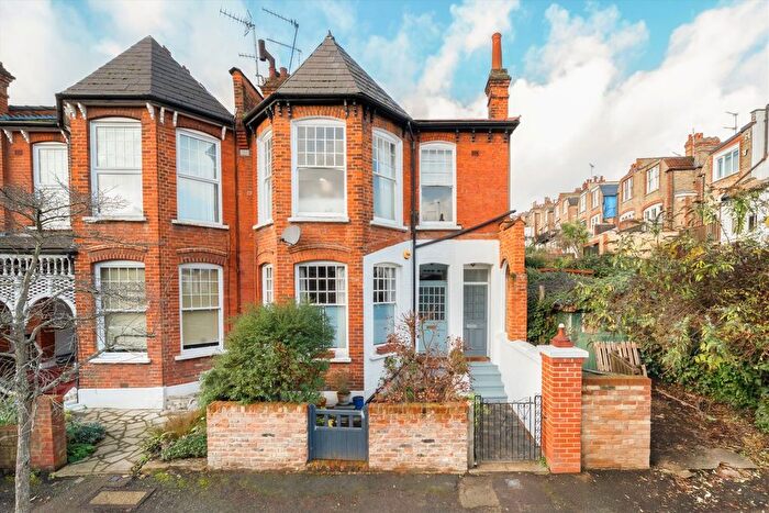 3 Bedroom Maisonette For Sale In Hillfield Park, London, N10