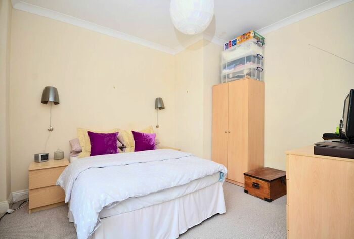 2 Bedroom Mobile/park Home To Rent In Huron Road, Heaver Estate, London, SW17