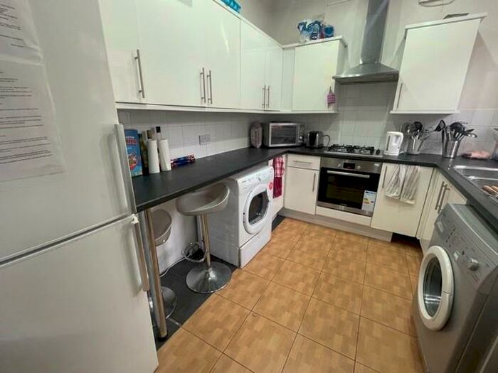 6 Bedroom Private Hall To Rent In Standish Road (), Fallowfield, Manchester, M14