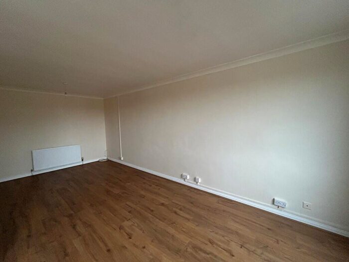 2 Bedroom Apartment To Rent In North Parade, Yate, BS37
