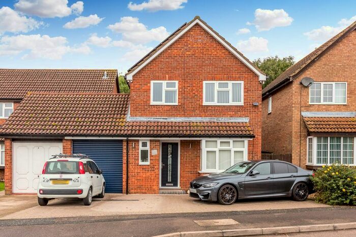 4 Bedroom Link Detached House To Rent In Croft Way, Rushden, NN10