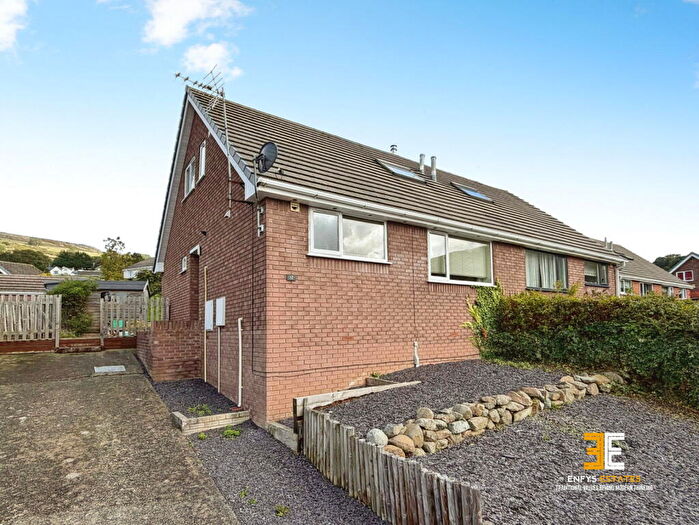 3 Bedroom Semi-Detached House For Sale In Cae America, Llanfairfechan, LL33