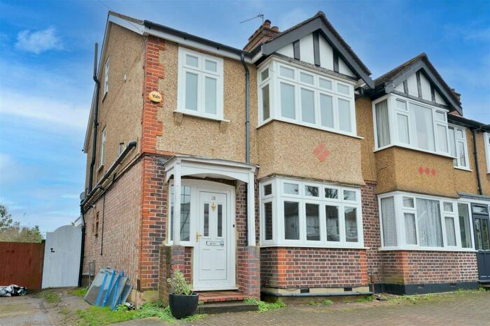 4 Bedroom End Of Terrace House To Rent In Surbiton, KT6