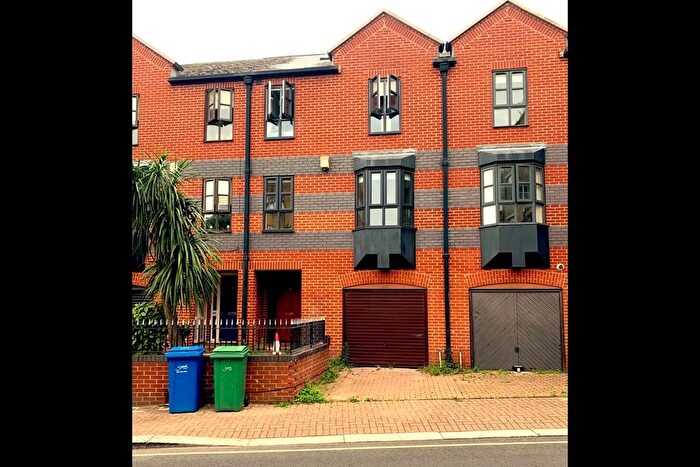 1 Bedroom Semi-Detached House To Rent In West Lane, London, SE16