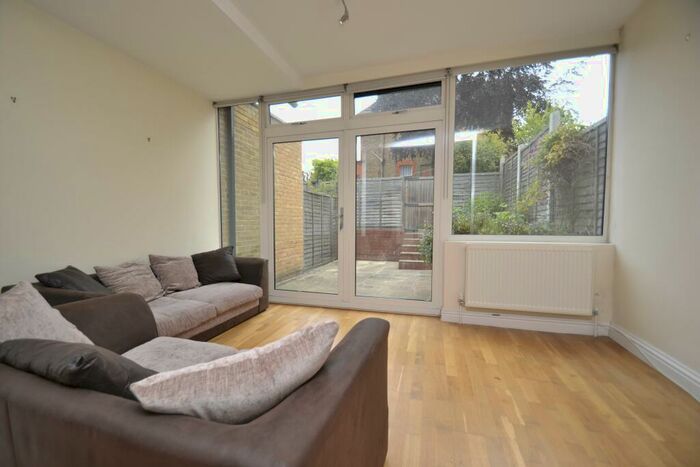 2 Bedroom Flat To Rent In Lewes Road, Finchley, N12
