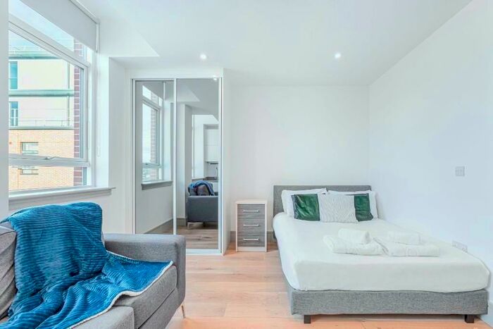 Studio To Rent In Lawrence Road, London, N15