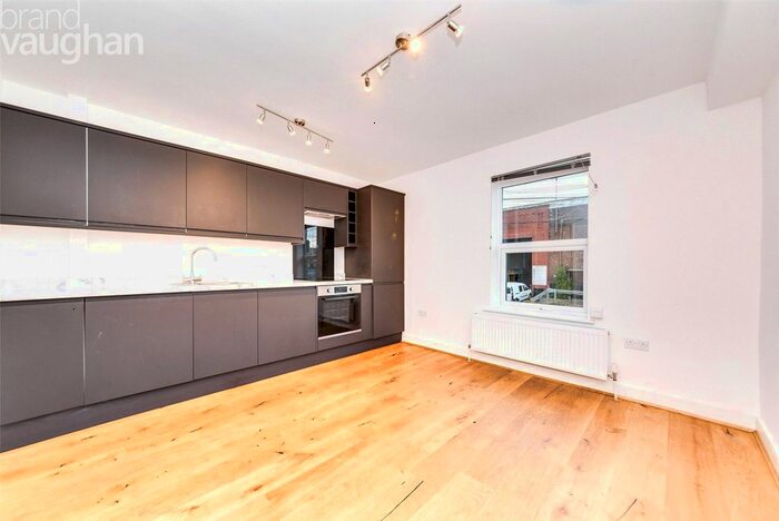 2 Bedroom Flat To Rent In Whitehawk Road, Brighton, East Sussex, BN2