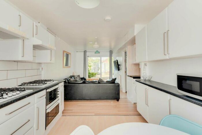 5 Bedroom House To Rent In College Road, Canterbury, CT1