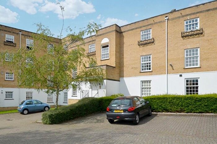 1 Bedroom Apartment To Rent In Leigh Hunt Drive, Southgate, N14