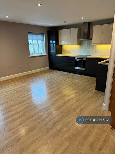 2 Bedroom Flat To Rent In Fairford Leys, Aylesbury, HP19