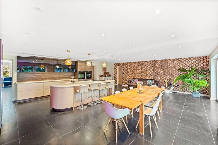 5 Bedroom Detached House For Sale In Coldharbour Lane, Hildenborough, TN11