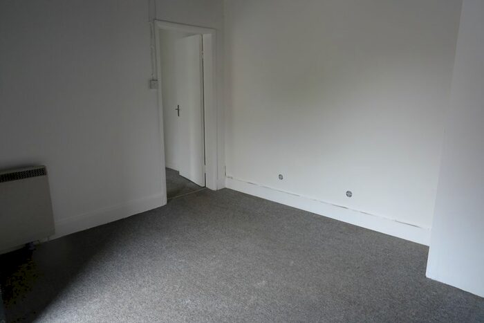Garage / Parking To Rent In Baldock Street, Ware, SG12