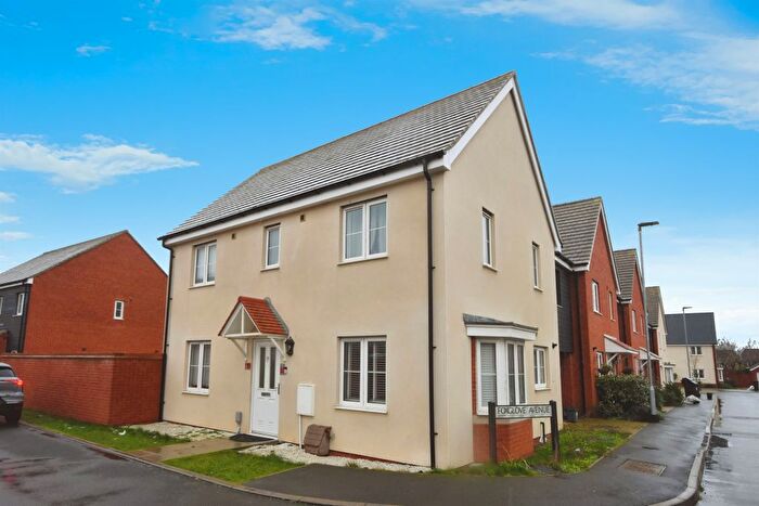 4 Bedroom Link Detached House For Sale In Clover Drive, Chelmsford, CM1