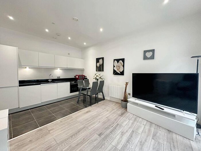 1 Bedroom Apartment To Rent In Corporation Street, The Co-Operative, CV1