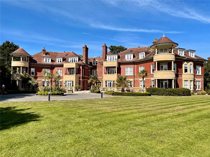 2 Bedroom Apartment For Sale In West Overcliff Drive, Bournemouth, Dorset, BH4