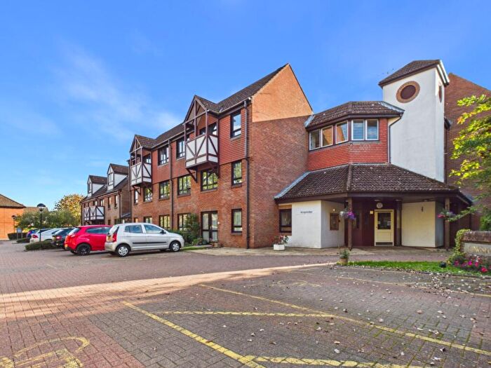 1 Bedroom Apartment For Sale In King George V Road, Amersham, Buckinghamshire, HP6
