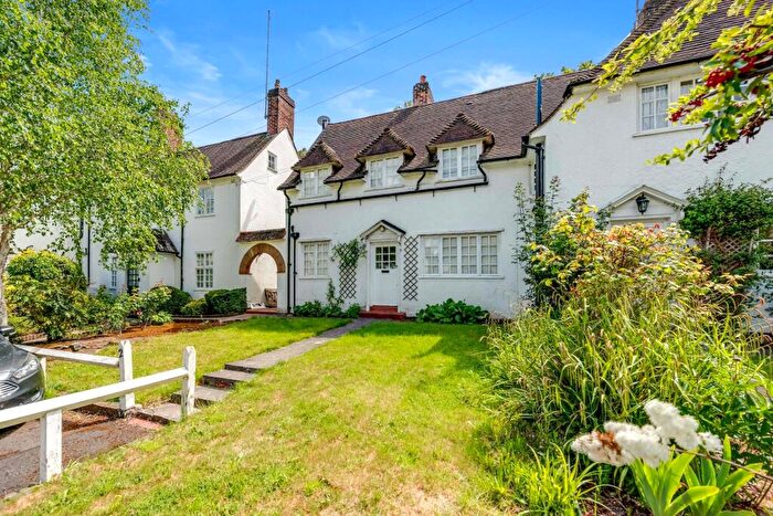 3 Bedroom Semi-Detached House For Sale In Chatham Close, London, NW11