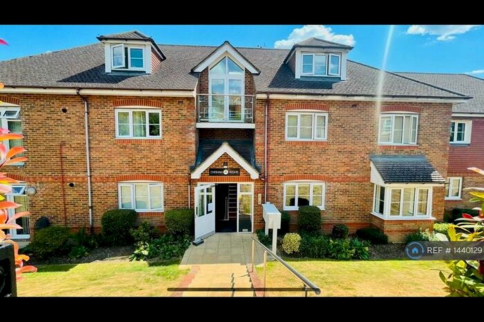 1 Bedroom Flat To Rent In Chesham Heights, Kingswood, Tadworth, KT20