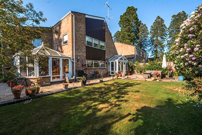 4 Bedroom Detached House For Sale In Yockley Close, Camberley, Surrey, GU15