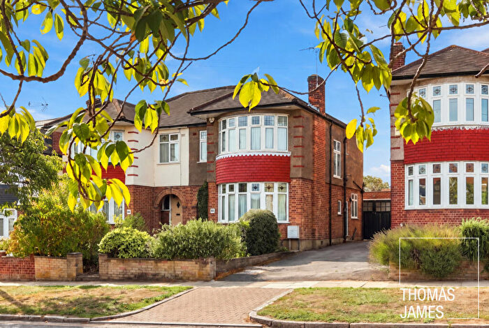 3 Bedroom Semi-Detached House For Sale In Bincote Road, Enfield, EN2
