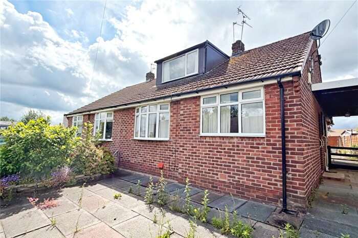 3 Bedroom Bungalow For Sale In Cumberland Avenue, Dukinfield, Greater Manchester, SK16