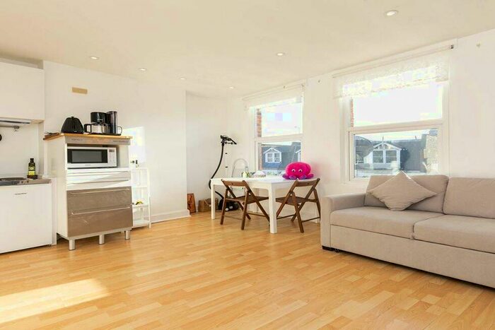 1 Bedroom Flat To Rent In Hampden Road, Turnpike Lane, N8