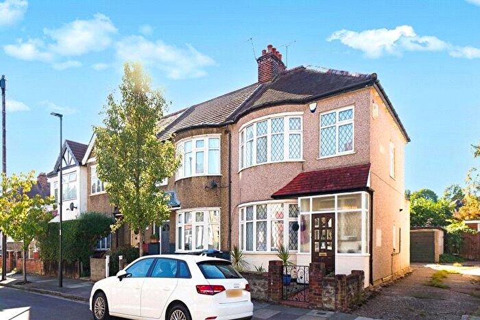 3 Bedroom End Of Terrace House For Sale In Lincoln Crescent, Enfield, EN1