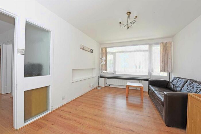 2 Bedroom Flat To Rent In Tangley Grove, London, SW15