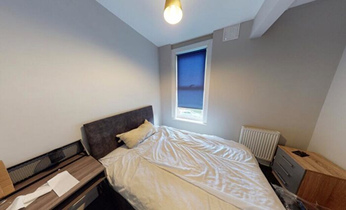 6 Bedroom House To Rent In Headingley Avenue, Leeds, LS6