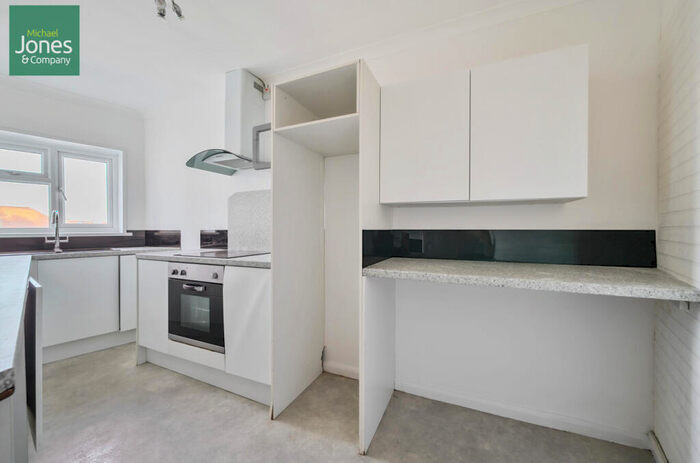 3 Bedroom Flat To Rent In Brighton Road, Lancing, West Sussex, BN15