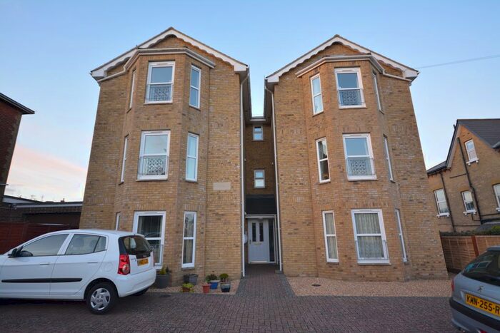 2 Bedroom Flat To Rent In Bellevue Road, Cowes, PO31