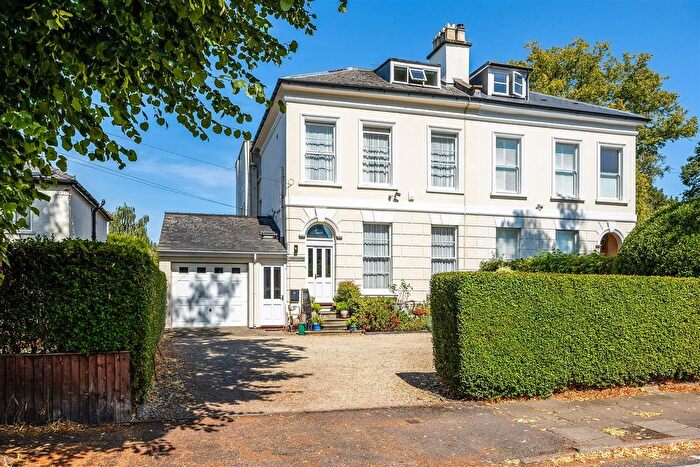 5 Bedroom Semi-detached House For Sale In Sydenham Road North, Cheltenham, GL52