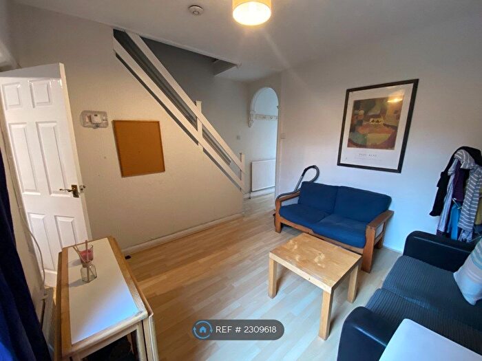 3 Bedroom Terraced House To Rent In Belmont Road, Reading, RG30