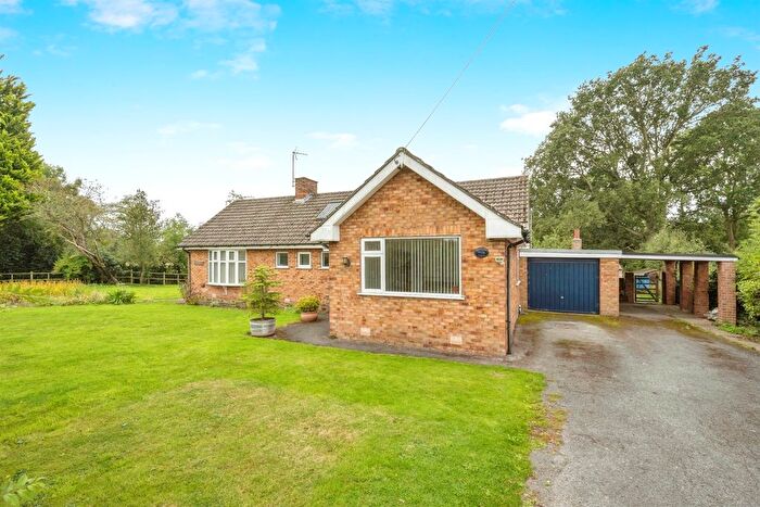 4 Bedroom Detached Bungalow For Sale In Pinfold Lane, Fishlake, Doncaster, DN7