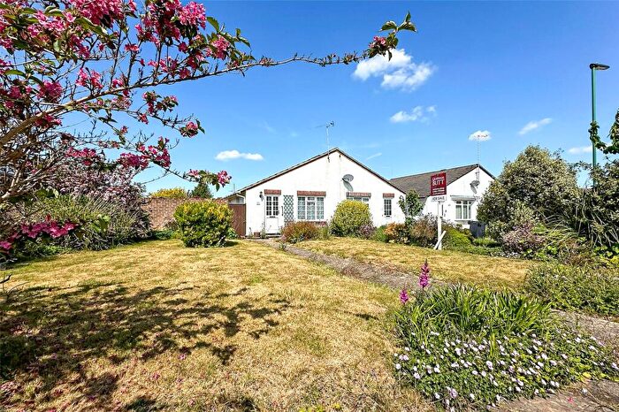 2 Bedroom Bungalow For Sale In Windward Close, Littlehampton, West Sussex, BN17