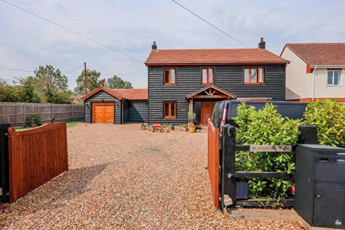 4 Bedroom Detached House For Sale In Stoney Hills, Burnham-On-Crouch, CM0