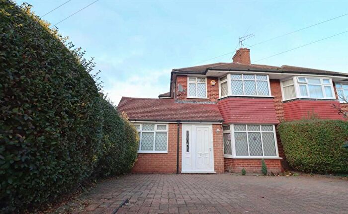 3 Bedroom Semi Detached House For Sale In Francklyn Gardens, Edgware, HA8