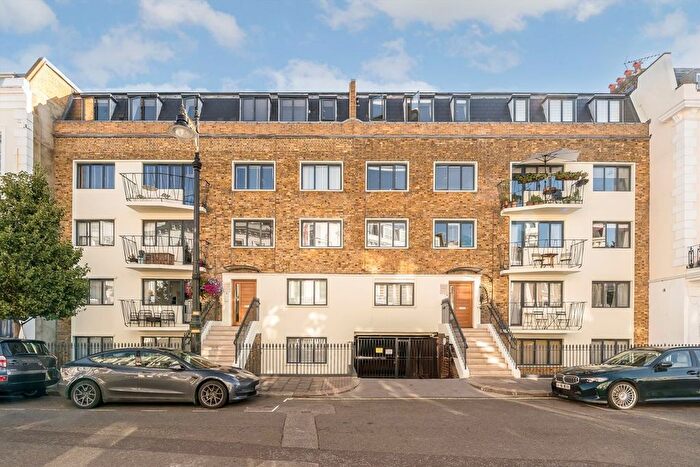 2 Bedroom Flat For Sale In Moreton Place, Moreton Triangle, SW1V