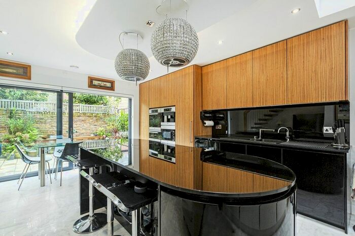 3 Bedroom End Of Terrace House To Rent In Anselm Road, London, SW6