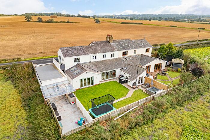 4 Bedroom Cottage For Sale In Catchdale Moss Lane, St. Helens, WA10