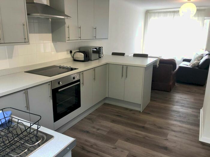 6 Bedroom Semi-Detached House To Rent In Lynwood, Guildford, GU2